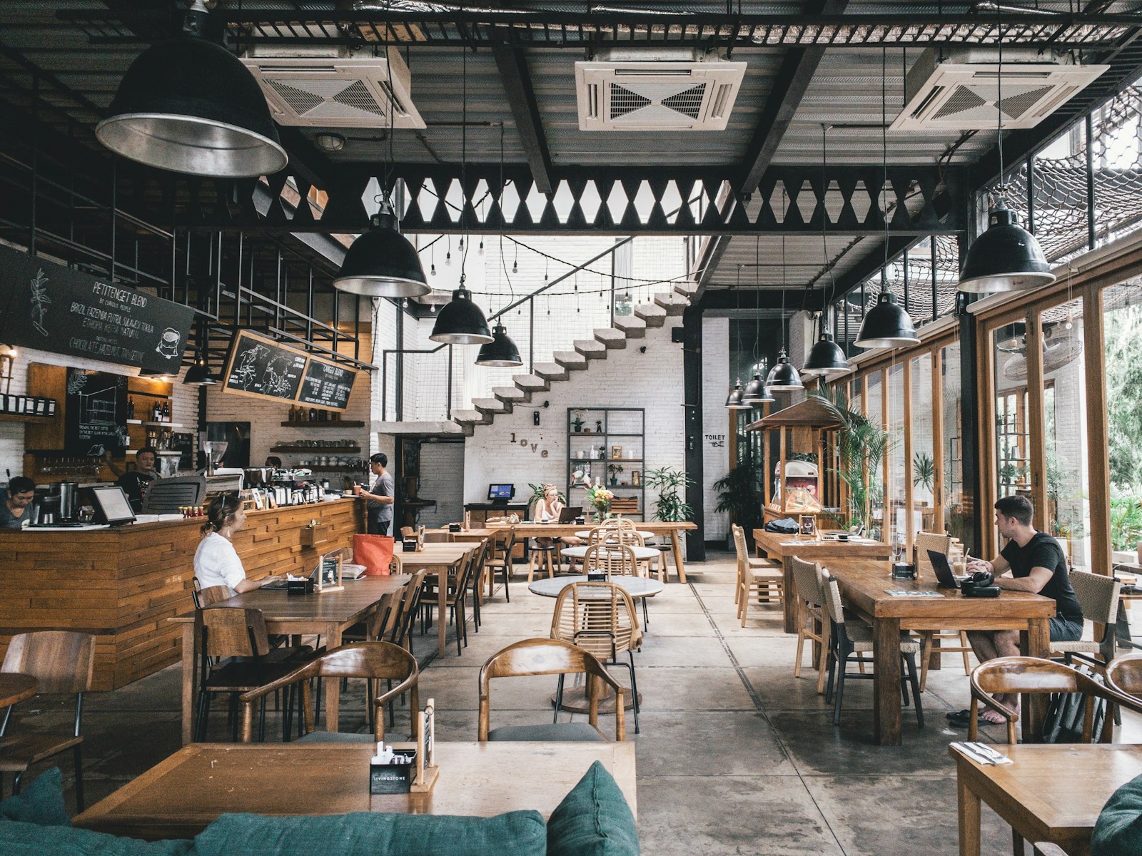 Modern restoran iç mekânı